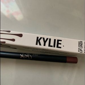 💙💙💙LIP LINER BY KYLIE COSMETICS 💕💕